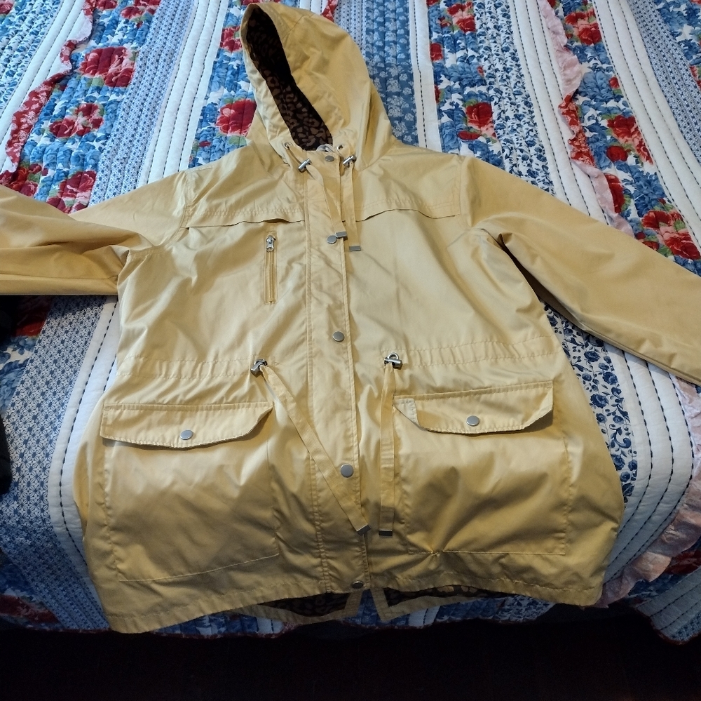 Women's raincoat